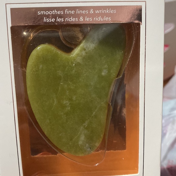Jade Gua Sha Therapy Tool - Picture 4 of 4